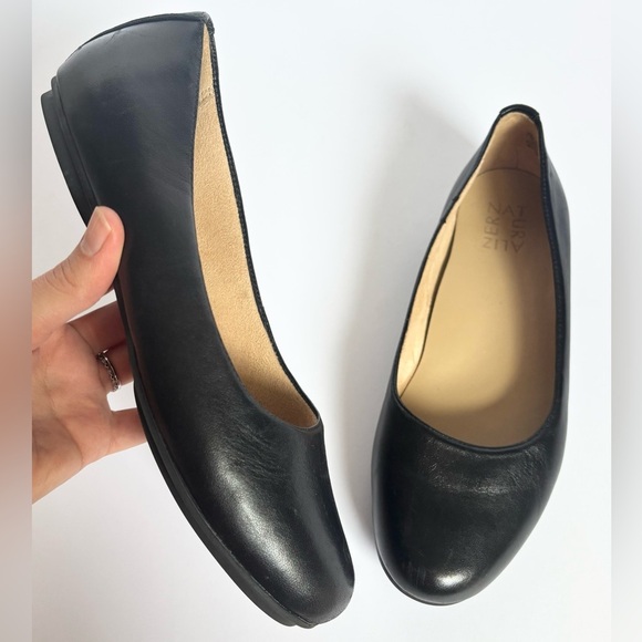 Naturalizer Maxwell Black Leather Round Toe Flats - Picture 3 of 12